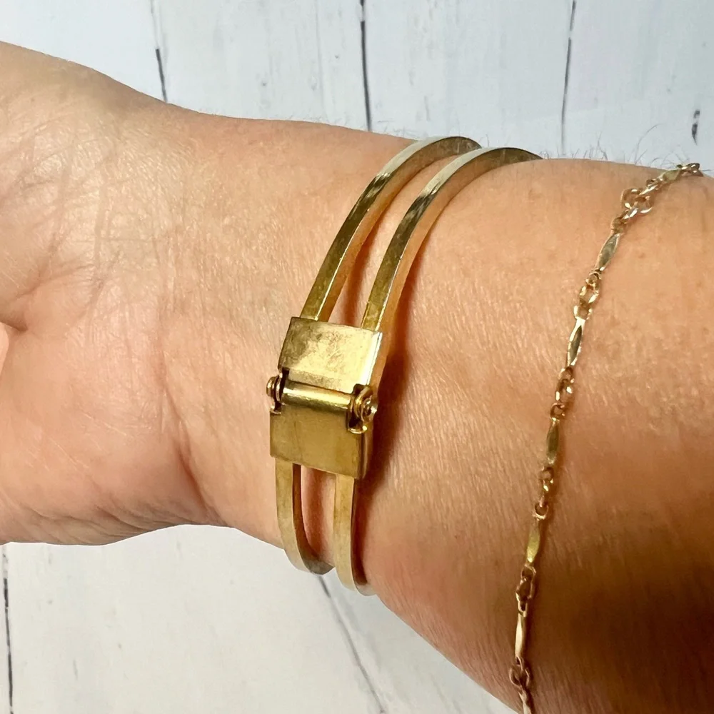 Vintage Gold Tone Hinged Painted Pansy Bangle Bracelet with Pearl